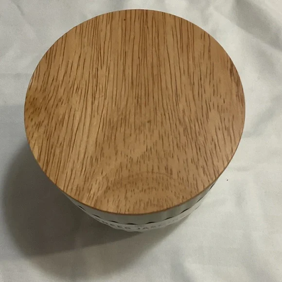 Chesapeake Bay Sea Minerals, Sheer Jasmine, and Rosewood Fig Candle Set - Picture 7 of 8